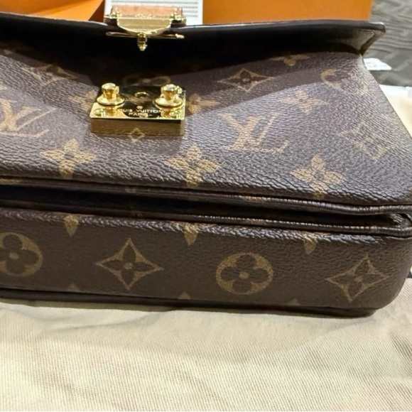 Louis Vuitton Brown Monogram Crossbody Bag - Picture 4 of 5